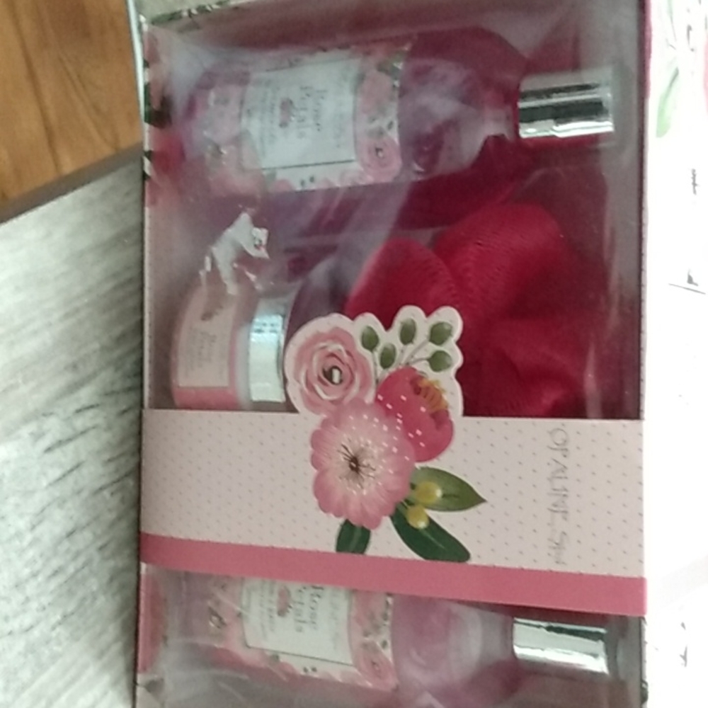 Rose Petal bath set